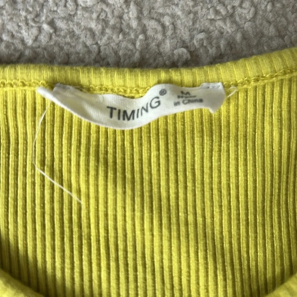 Timing Florescent Yellow Ribbed Crop Tank Top - Picture 3 of 4